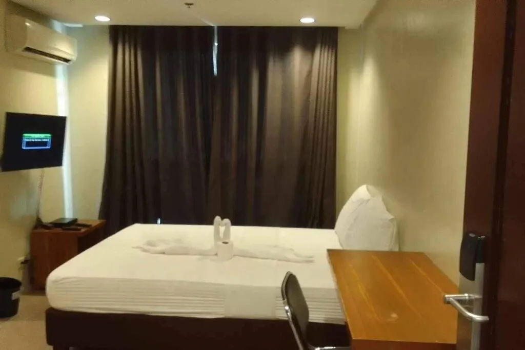 Spacious Studio Apartment B305 Manila